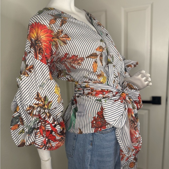 Unbranded Black and White Wrap Tie Front Blouse Size Medium. - Picture 3 of 14